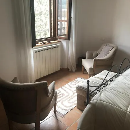 Tranquil Location With Views Of Trasimeno!